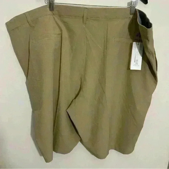 NWT Adidas Ultimate 365 Mens Athletic Golf Casual Khaki Shorts Plus Size 52 - Picture 2 of 8
